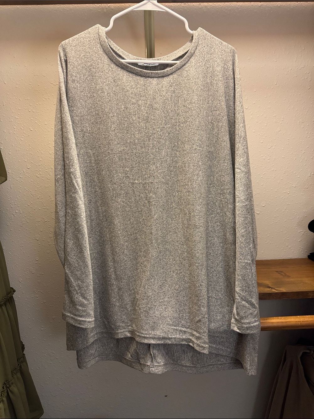 white birch Light Gray Long Sleeve Crewneck Top